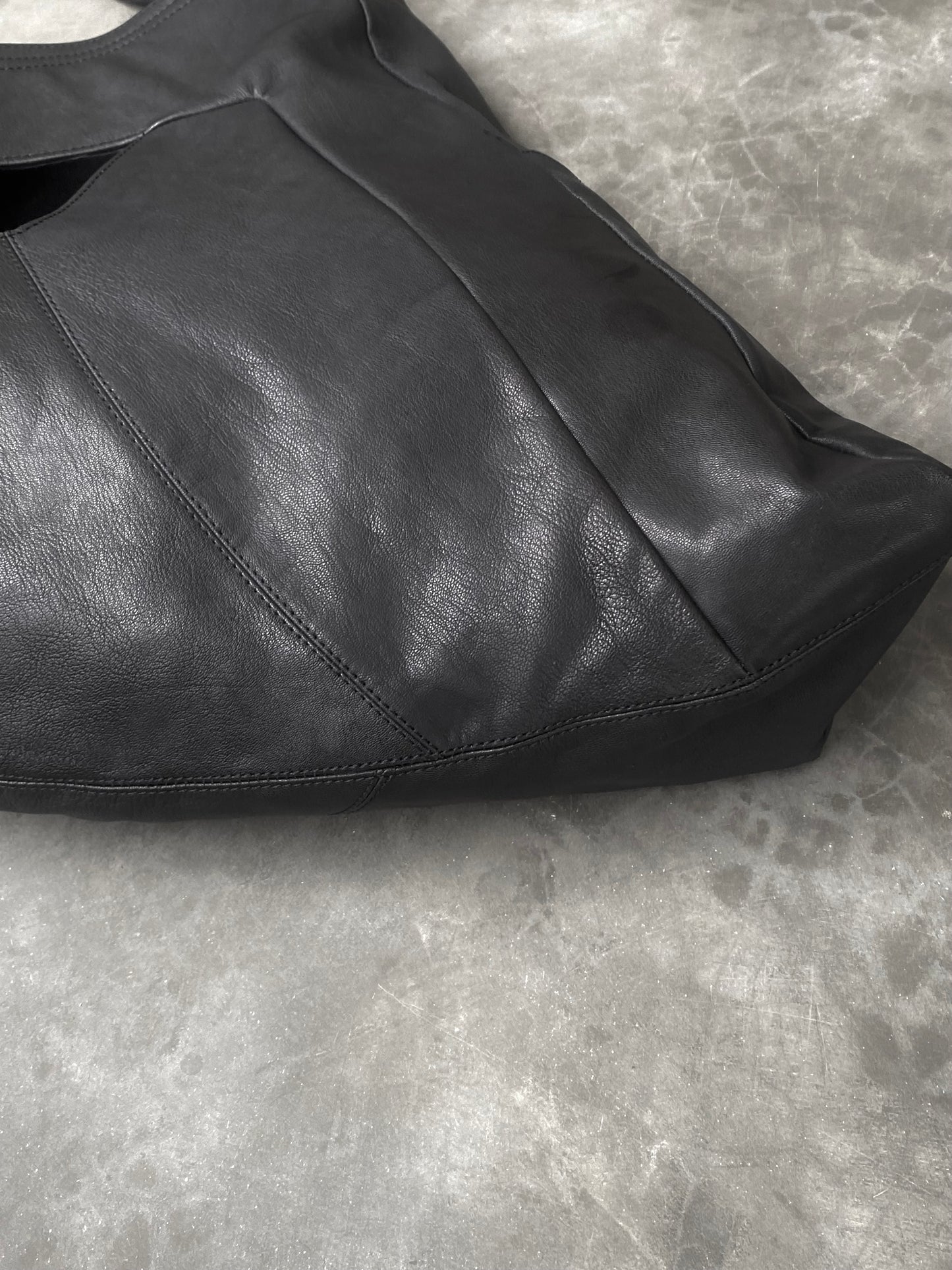 X̴͔̦́̉̈́xx̴̣̞̗̓̒̓͐̕Ȋ̵̝̻̗̦͉͛́͝ shoulder bag