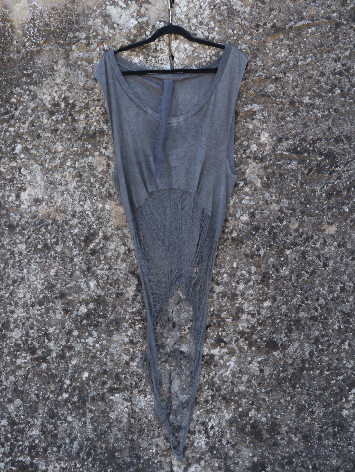 Līght dīsrupted concrete