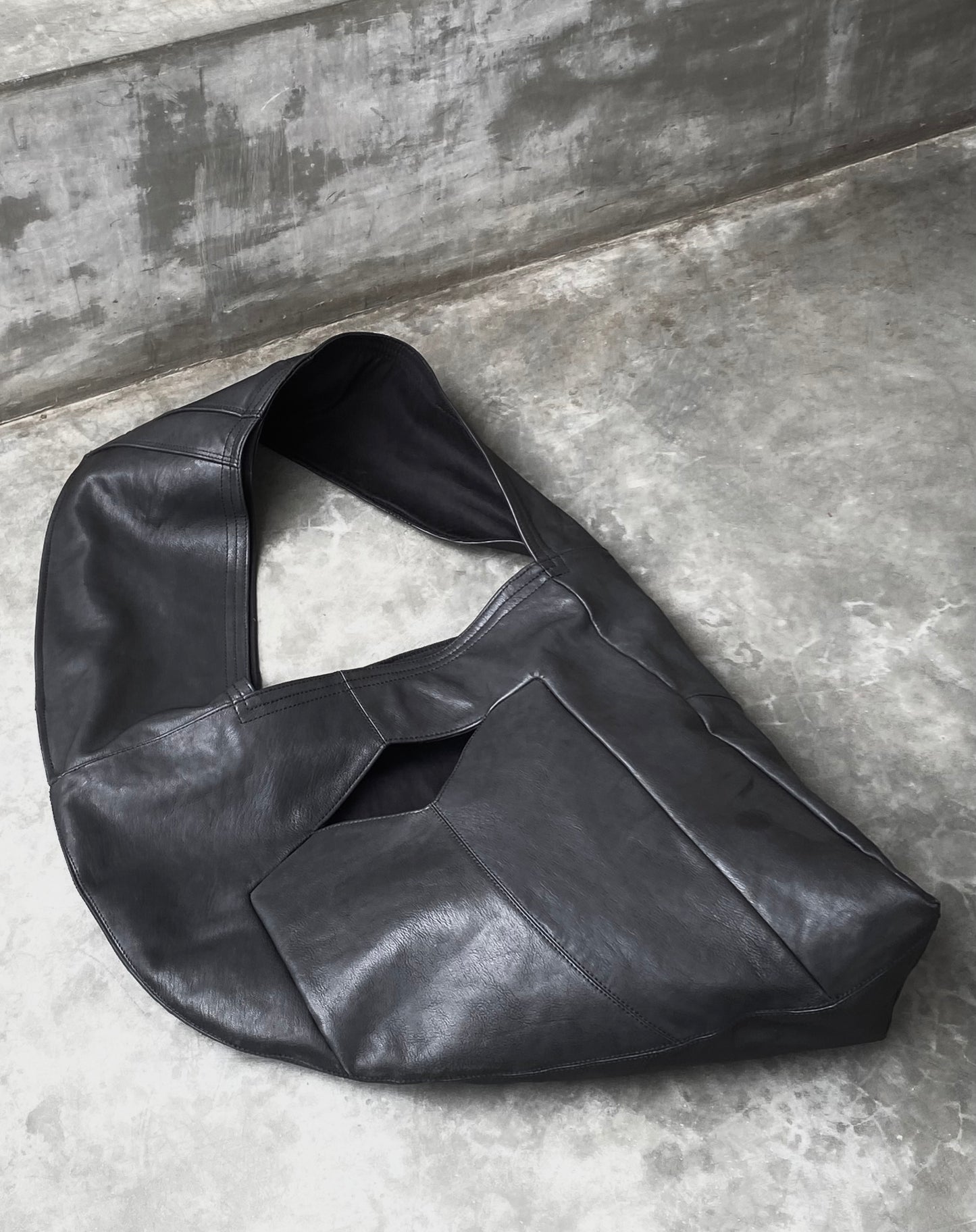 X̴͔̦́̉̈́xx̴̣̞̗̓̒̓͐̕Ȋ̵̝̻̗̦͉͛́͝ shoulder bag
