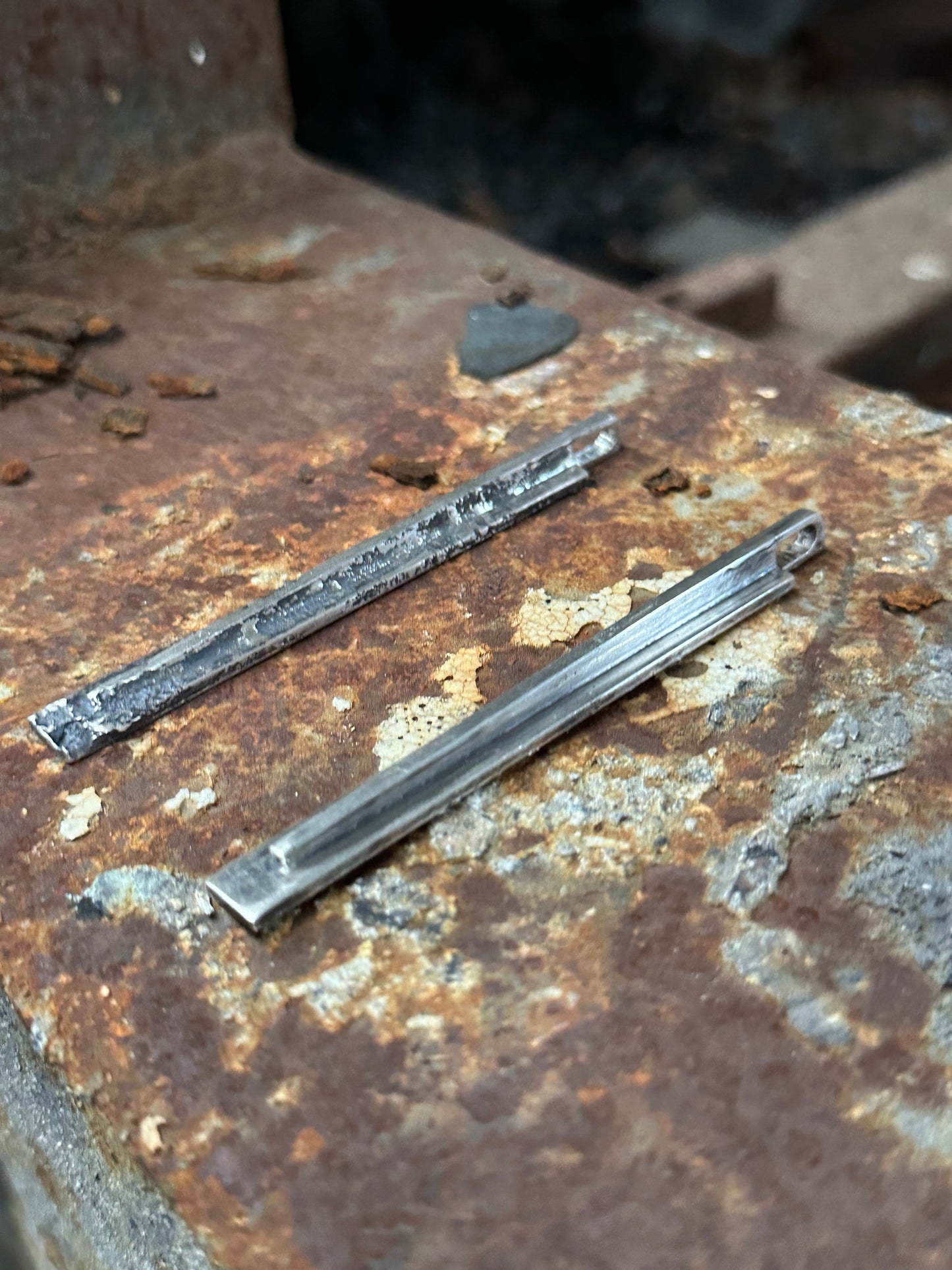 [object 1929] STAB pendant